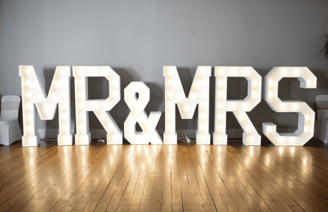 herrenzimmer_ried im innkreis_mr. and mrs._canva_1_min