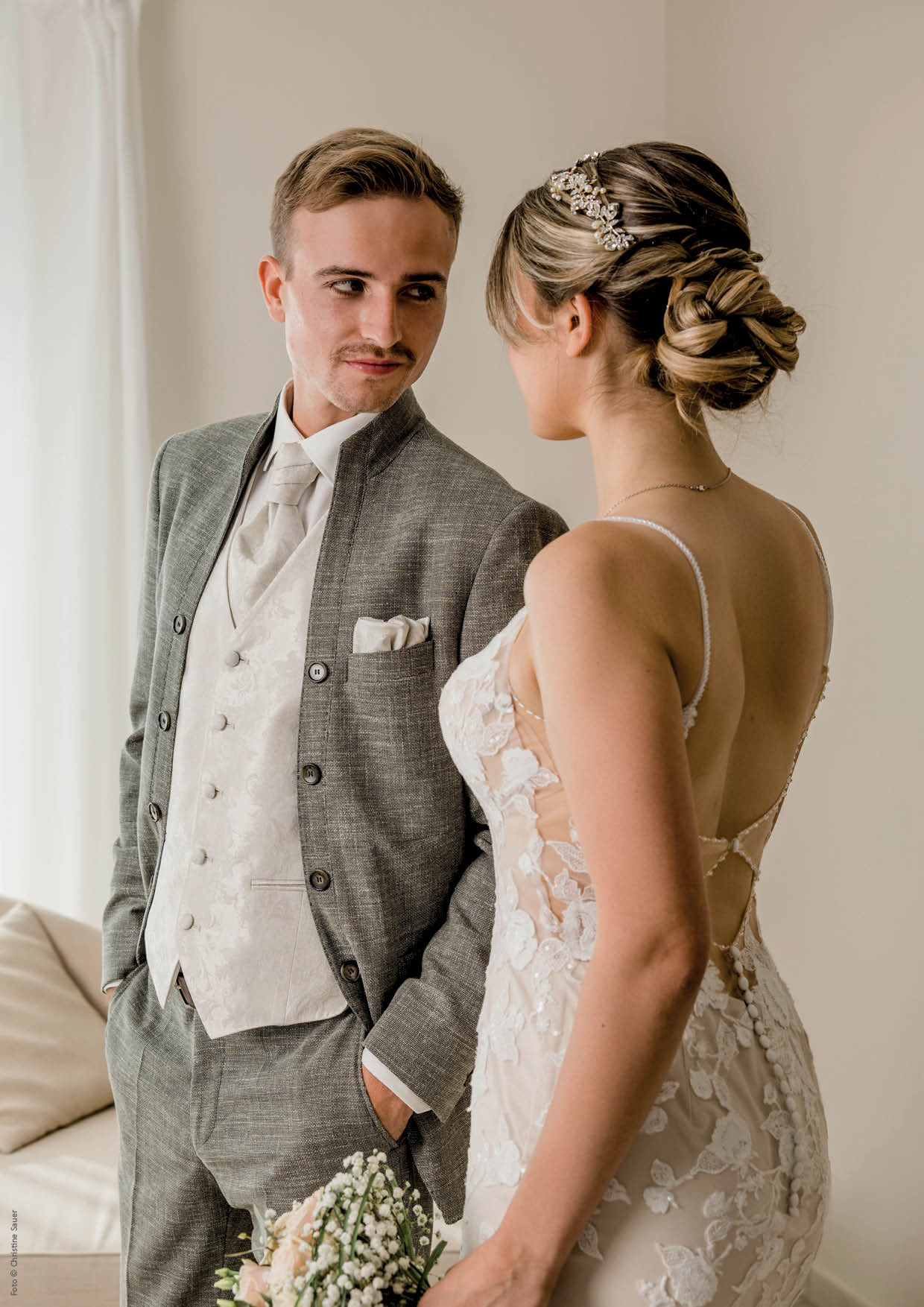 kastell_herrenzimmer ried_set_c04_anzug_vintage_strukturiert_stehkragen_plastron_gruen_couple 2_oL-min