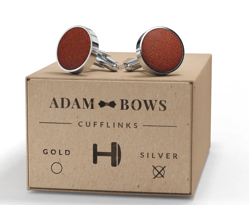 adam-bows-herrenzimmer-ried-frederik-rost-set-manschettenknoepfe-anzug-silber-vorne-5-min adam-bows-herrenzimmer-ried-frederik-rost-set-manschettenknoepfe-anzug-silber-vorne-5-min