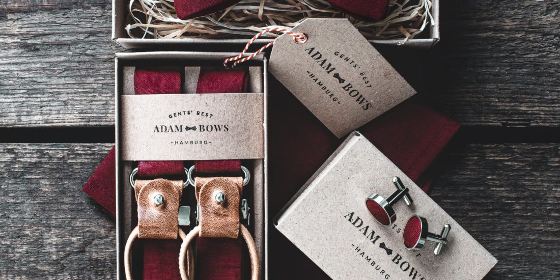 adam-bows-herrenzimmer-ried-set-fliege-hosentraeger-accessoires-george-bordeaux-rot-set-vorne-2-min