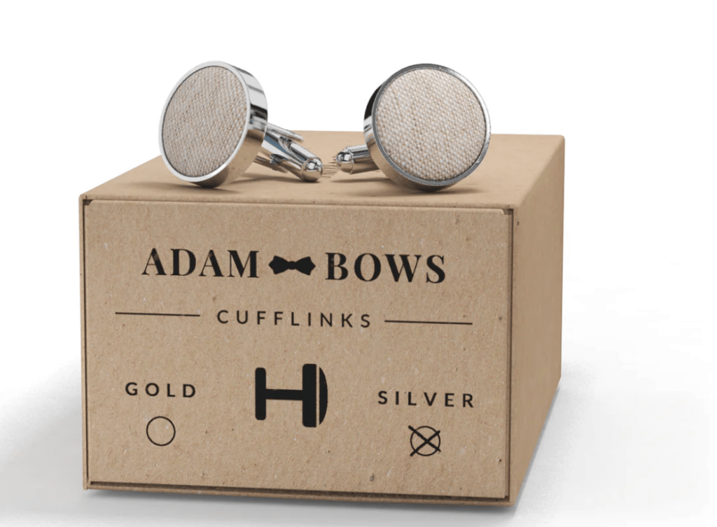 adam-bows-herrenzimmer-ried-set-manschettenknoepfe-natur-beige-michel-anzug-silber-vorne-9-min adam-bows-herrenzimmer-ried-set-manschettenknoepfe-natur-beige-michel-anzug-silber-vorne-9-min
