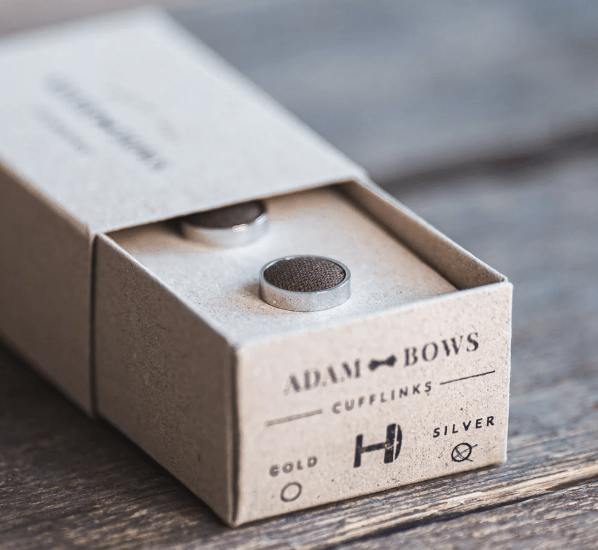 adam-bows-herrenzimmer-ried-tammo-dunkelbraun-set-manschettenknoepfe-silber-anzug-vorne-3-min