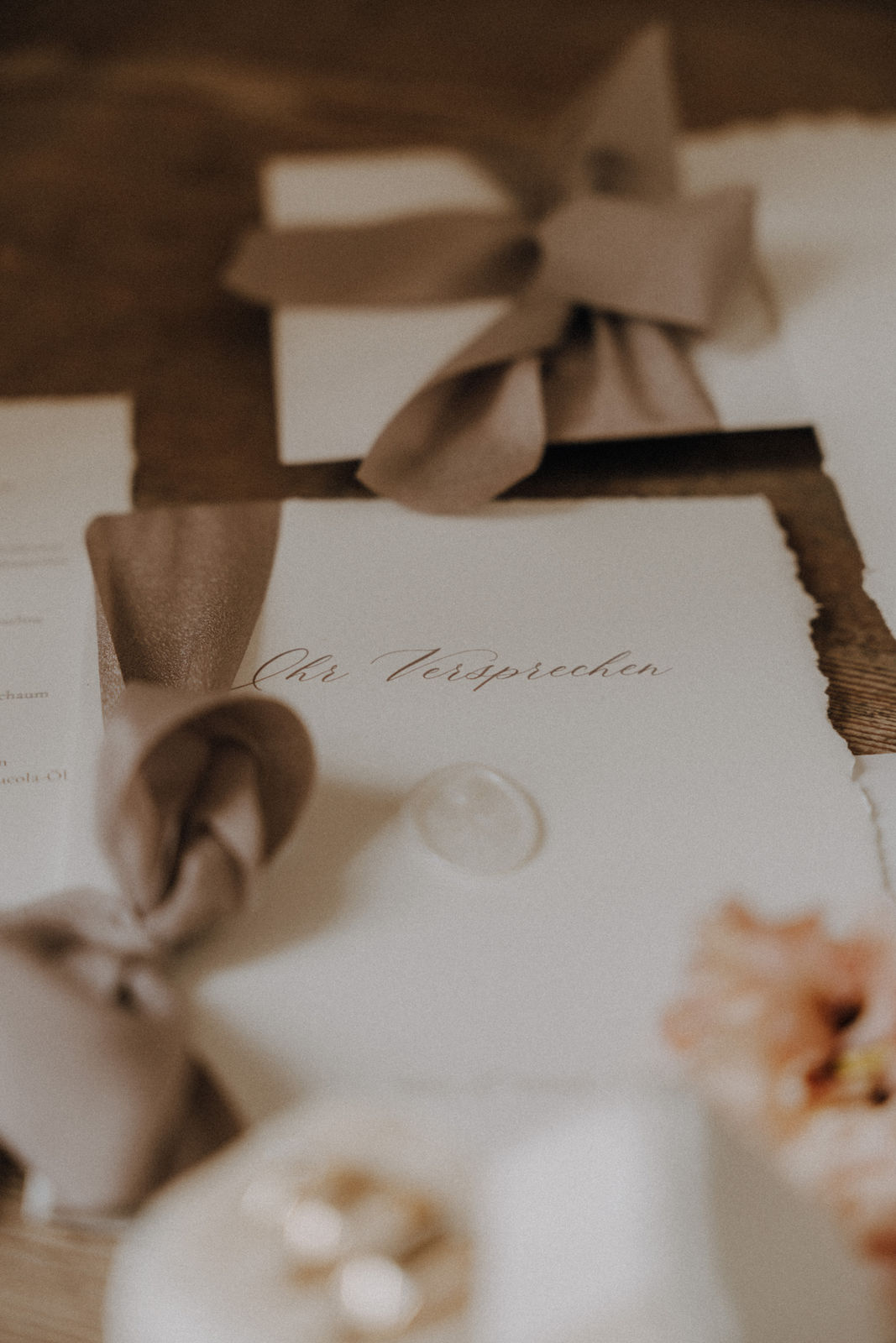 brautatlier-ried_Concept-2_alina-peter-fotografie_flatlay.jpg