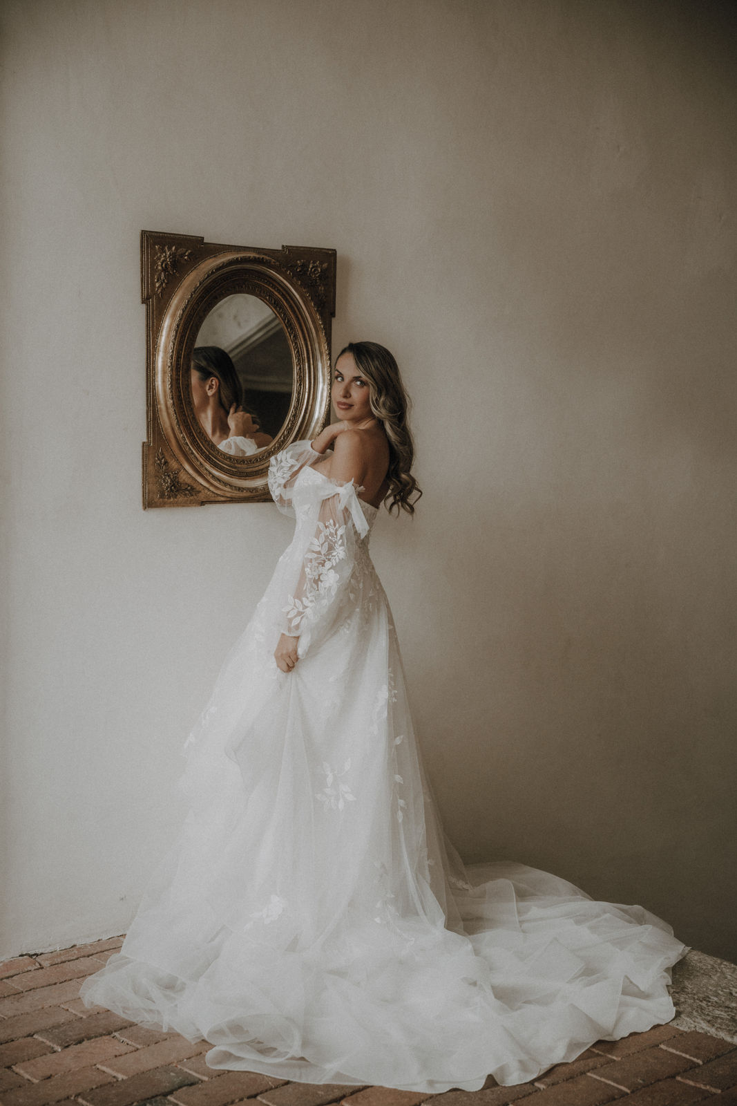 brautatlier-ried_Concept-2_alina-peter-fotografie_mina_1.jpg
