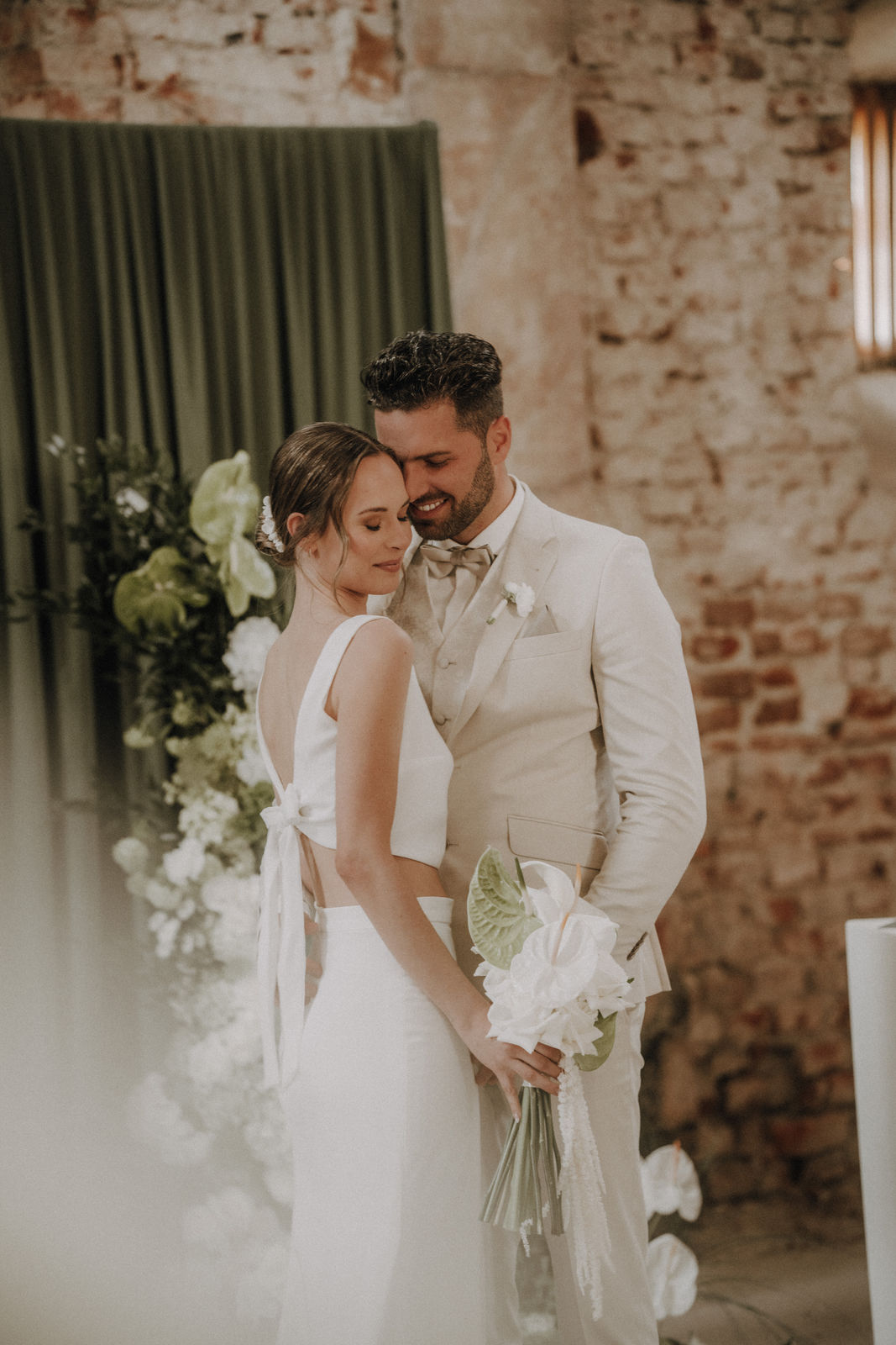brautatlier-ried_Sarina-Niklas_alina-peter-fotografie_1.jpg