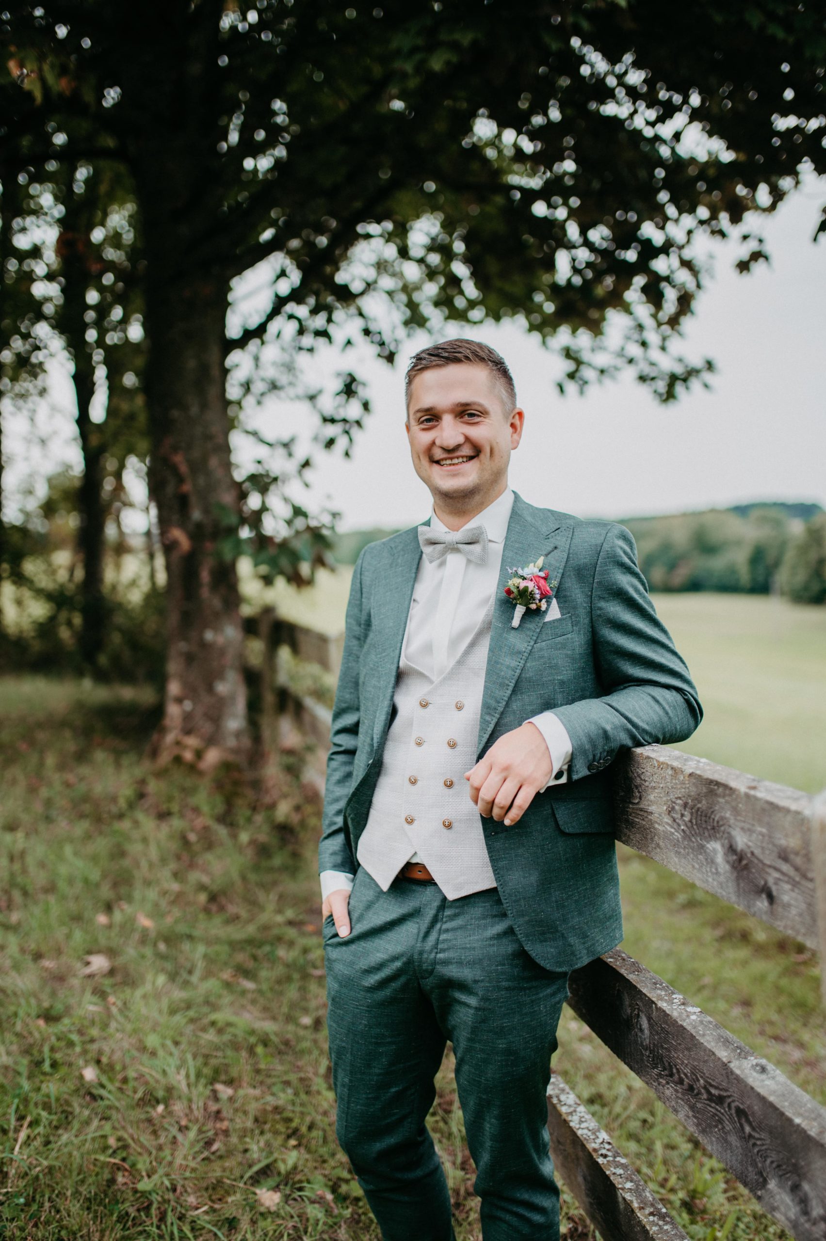 herrenzimmer_ried_real-groom_eder-dominik_kastell-look-C03_anna-zweimueller-photography-5-min-scaled.jpg