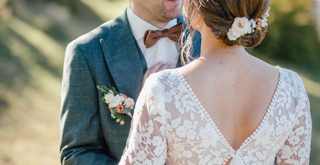 herrenzimmer_ried_real-groom_ertl-fabian_kastell-look-C03_lichtwerke-sailer-min.jpeg
