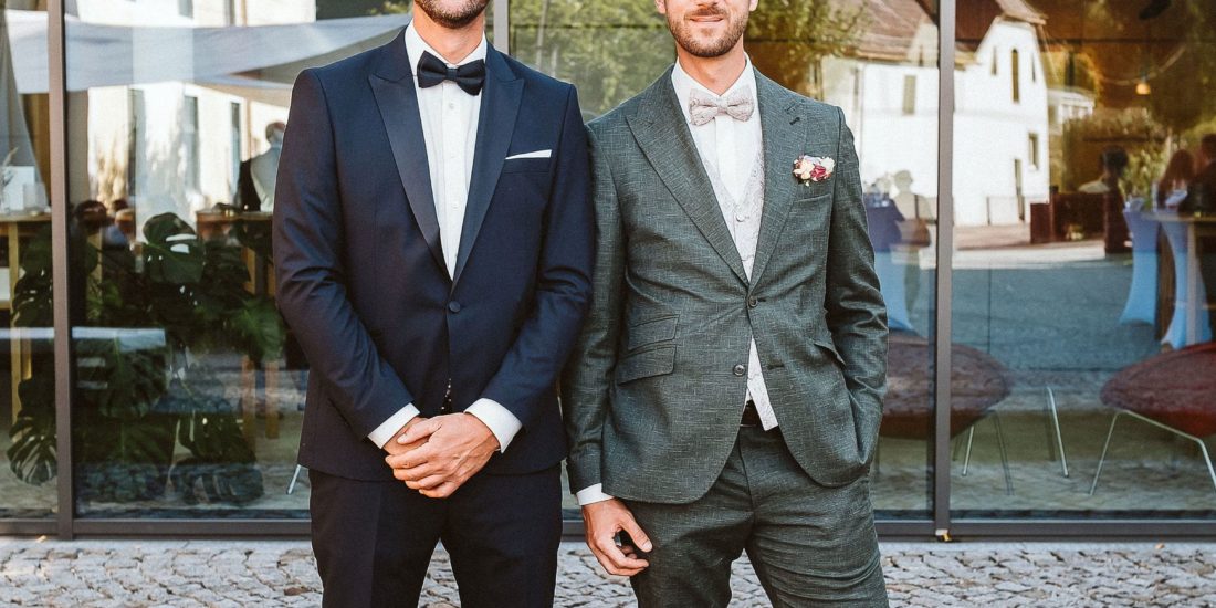 herrenzimmer_ried_real-groom_kampl-tobias_Look-C03_trauzeuge_smoking-1703_02_bildwandler-michael-fuchs-min-scaled.jpg