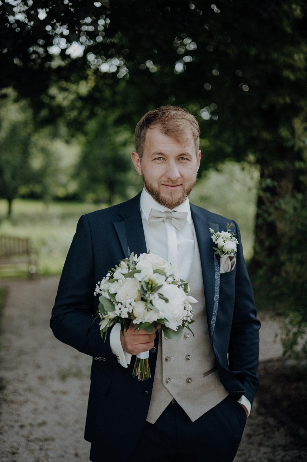 herrenzimmer_ried_real-groom_ziegler-bernhard_manzetti-Set-1715_02_bildliebe-viktoria-schmidseder-3-min.jpeg