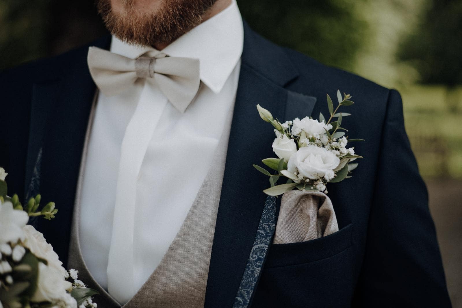 herrenzimmer_ried_real-groom_ziegler-bernhard_manzetti-Set-1715_02_bildliebe-viktoria-schmidseder-min.jpeg